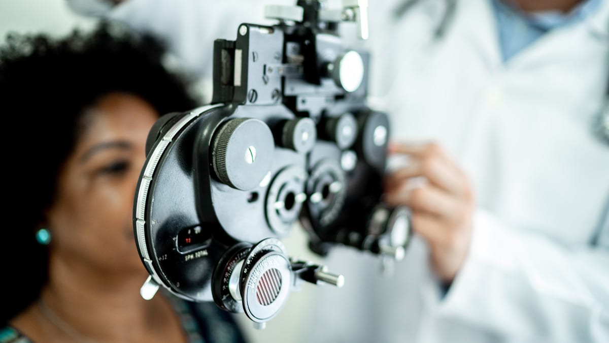 Woman on a medical appointment with an eye doctor.