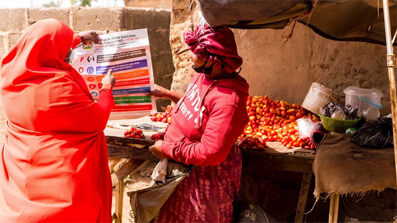 Community volunteers go to markets and other meeting points to hand out flyers and informational sheets on how to prevent COVID-19