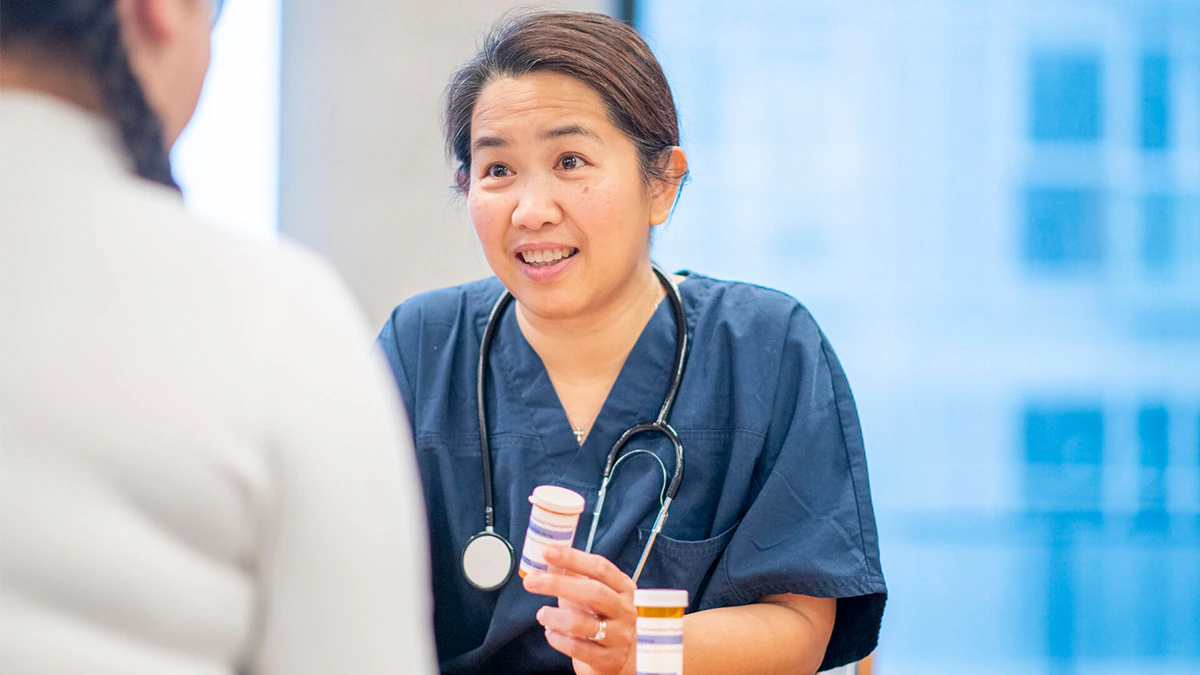 A doctor advises a patient about prescription medications.