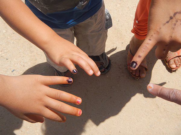 phapproach03 Children with their hands out